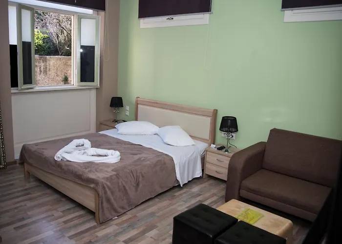 Asimoni 纳夫普利翁