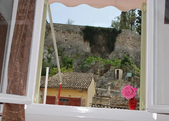 招待所 Asimoni 纳夫普利翁